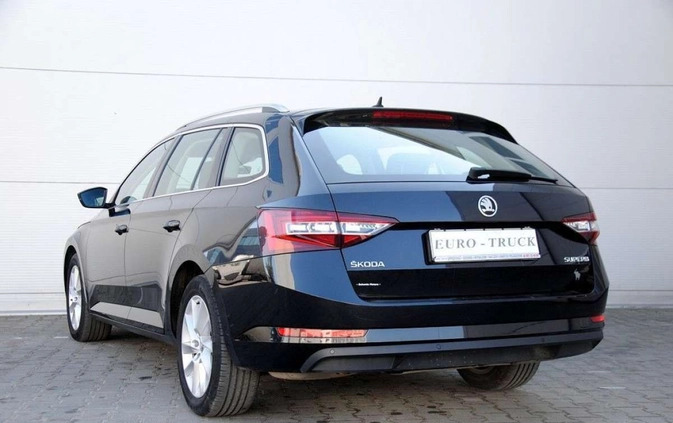 Skoda Superb cena 89900 przebieg: 182500, rok produkcji 2019 z Morąg małe 154